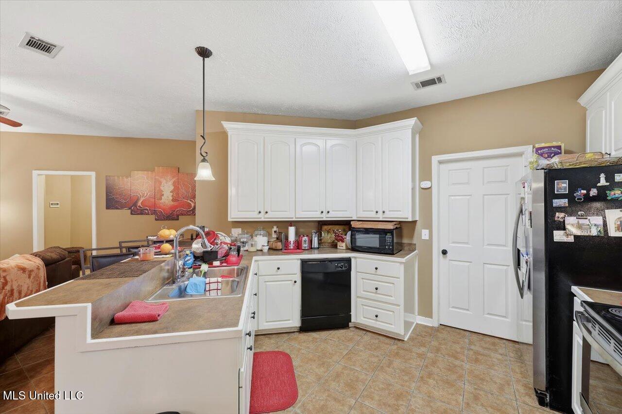 127 Torrence Cove Byram, MS 39272 - Photo 8 of 27 08-127 Torrence Cove _ Home Tours MS