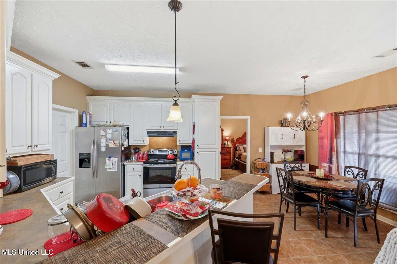 127 Torrence Cove Byram, MS 39272 - Photo 9 of 27 09-127 Torrence Cove _ Home Tours MS