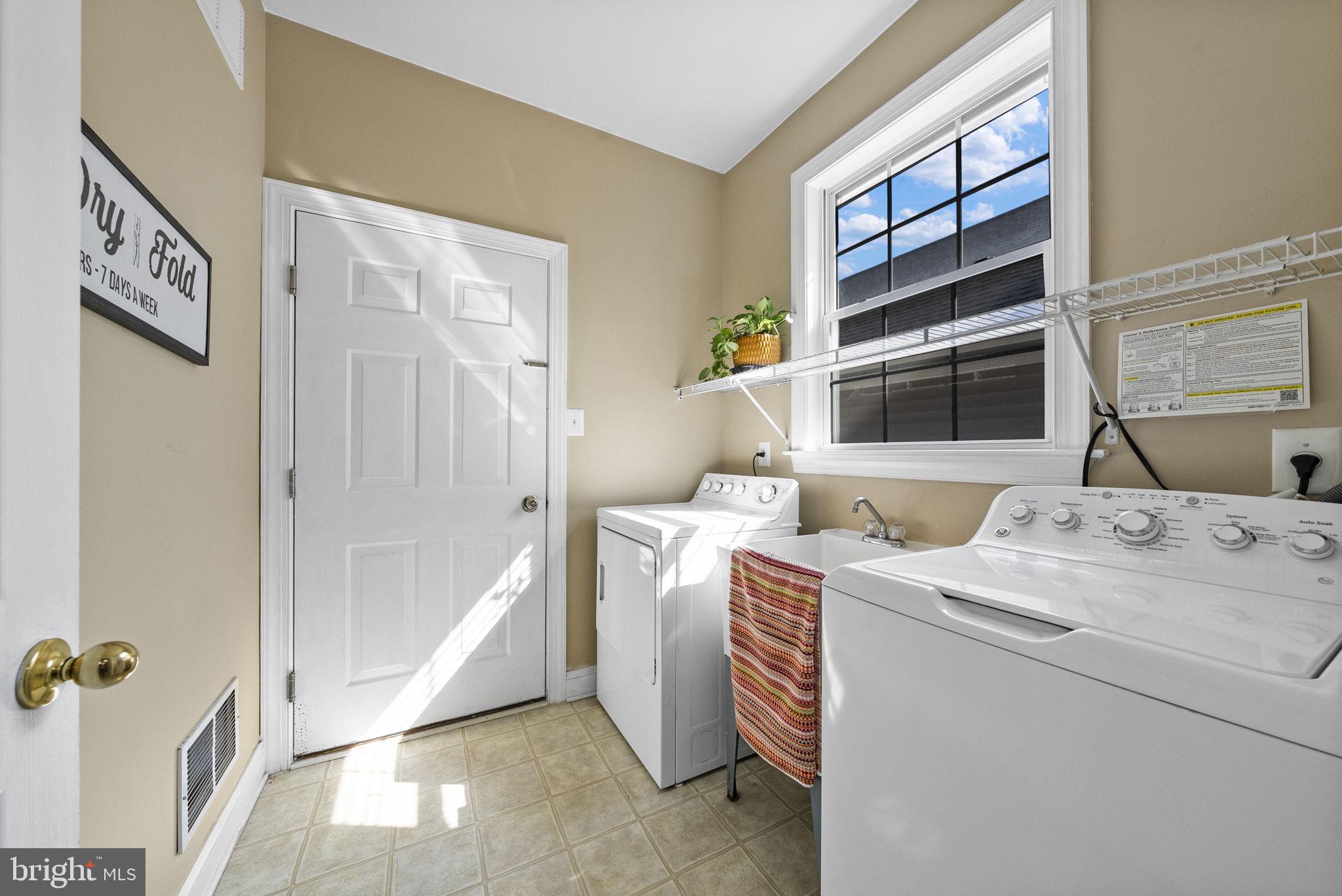 117 George Street Robbinsville, NJ 08691 - Photo 21 of 55 a utility room with dryer and washer