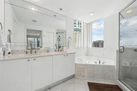 $1,205,000 | 901 Brickell Key Boulevard, Unit 1009, Miami, FL 33131