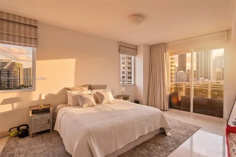 $1,205,000 | 901 Brickell Key Boulevard, Unit 1009, Miami, FL 33131