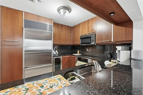 $1,205,000 | 901 Brickell Key Boulevard, Unit 1009, Miami, FL 33131
