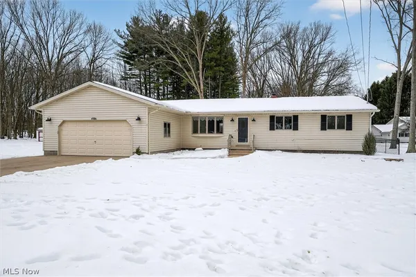 $345,000 | 4586 Everhart Drive, Green, OH 44720