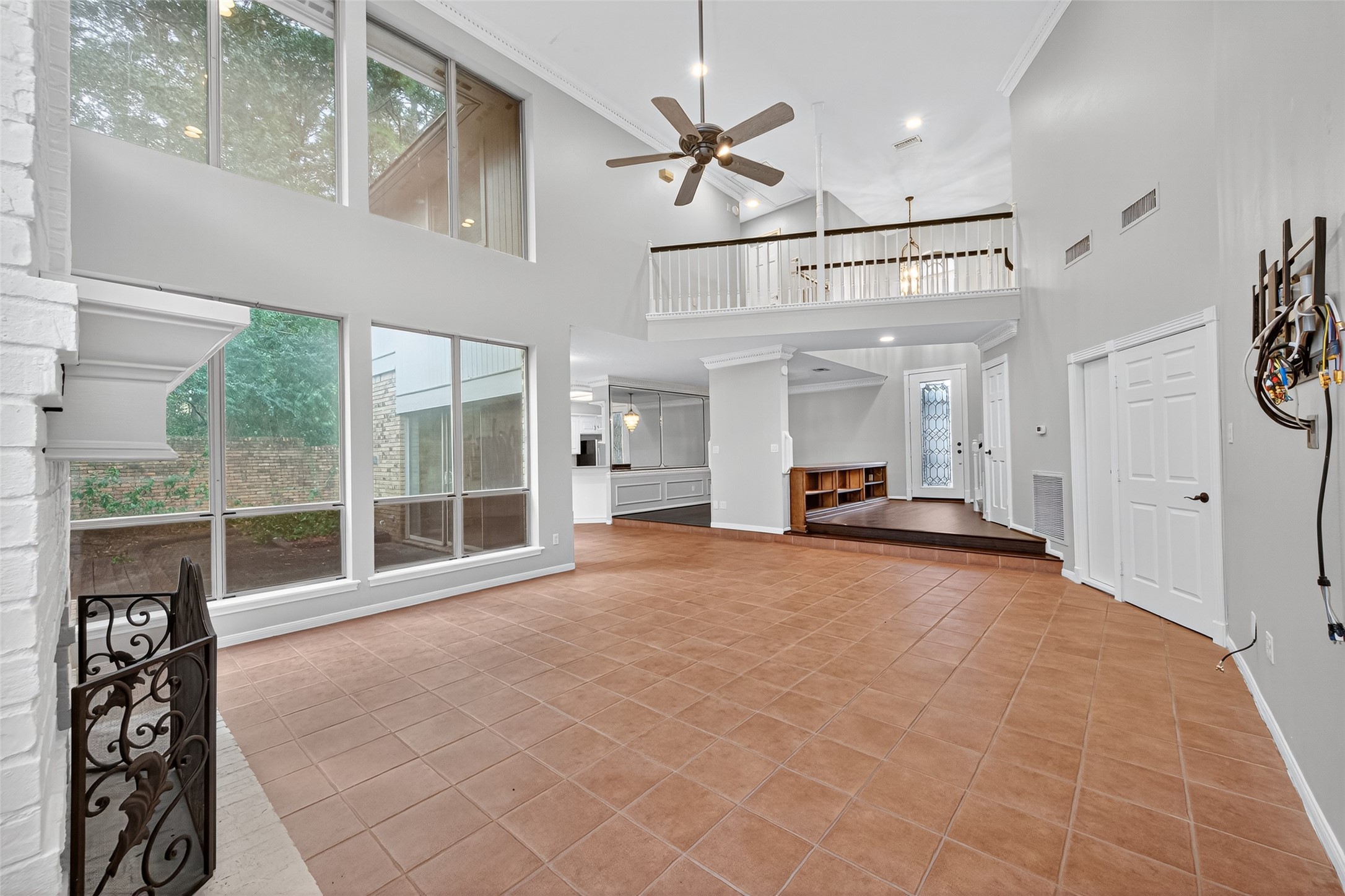 901 Longmire Road, Unit 13 Conroe, TX 77304 - Photo 16 of 46 a living room with furniture