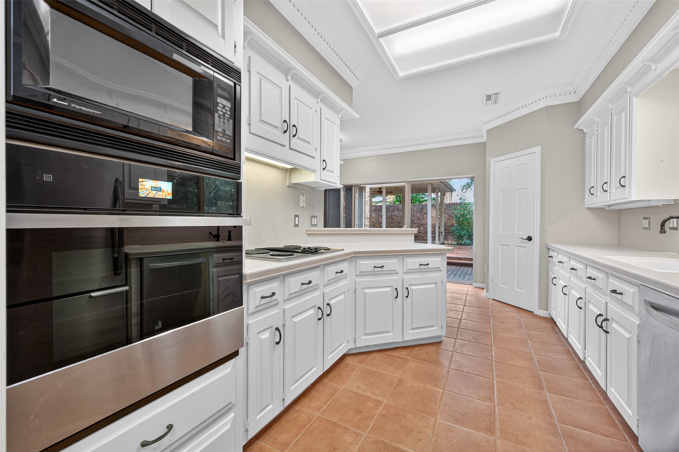 901 Longmire Road, Unit 13 Conroe, TX 77304 - Photo 23 of 46 a large kitchen with stainless steel appliances granite countertop a stove and a sink