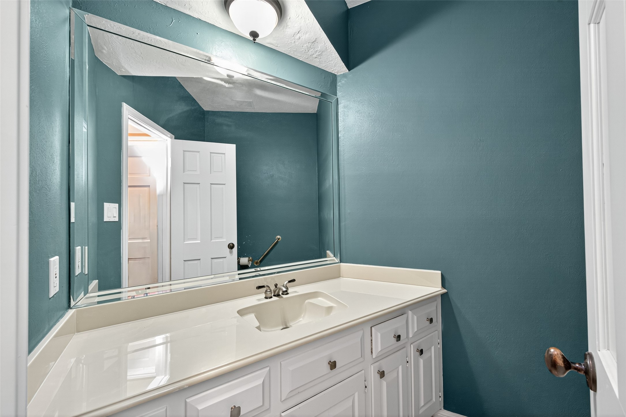 901 Longmire Road, Unit 13 Conroe, TX 77304 - Photo 27 of 46 a bathroom with a sink and a mirror