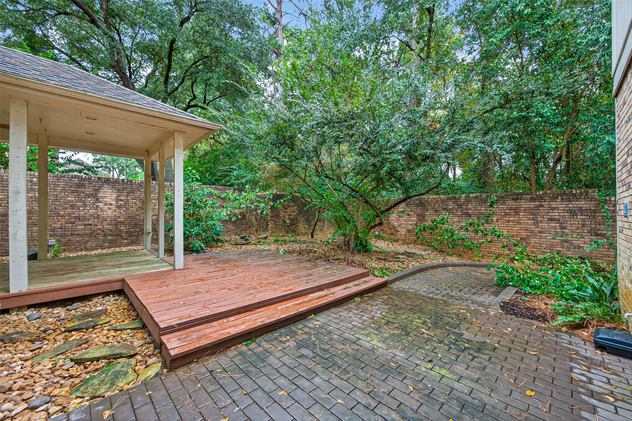901 Longmire Road, Unit 13 Conroe, TX 77304 - Photo 45 of 46 a wooden bench sitting in front of a building