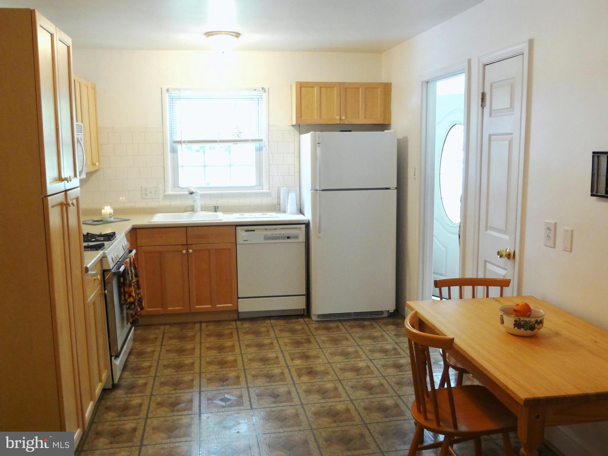6901 Gillings Road Springfield, VA 22152 - Photo 8 of 30 Kitchen