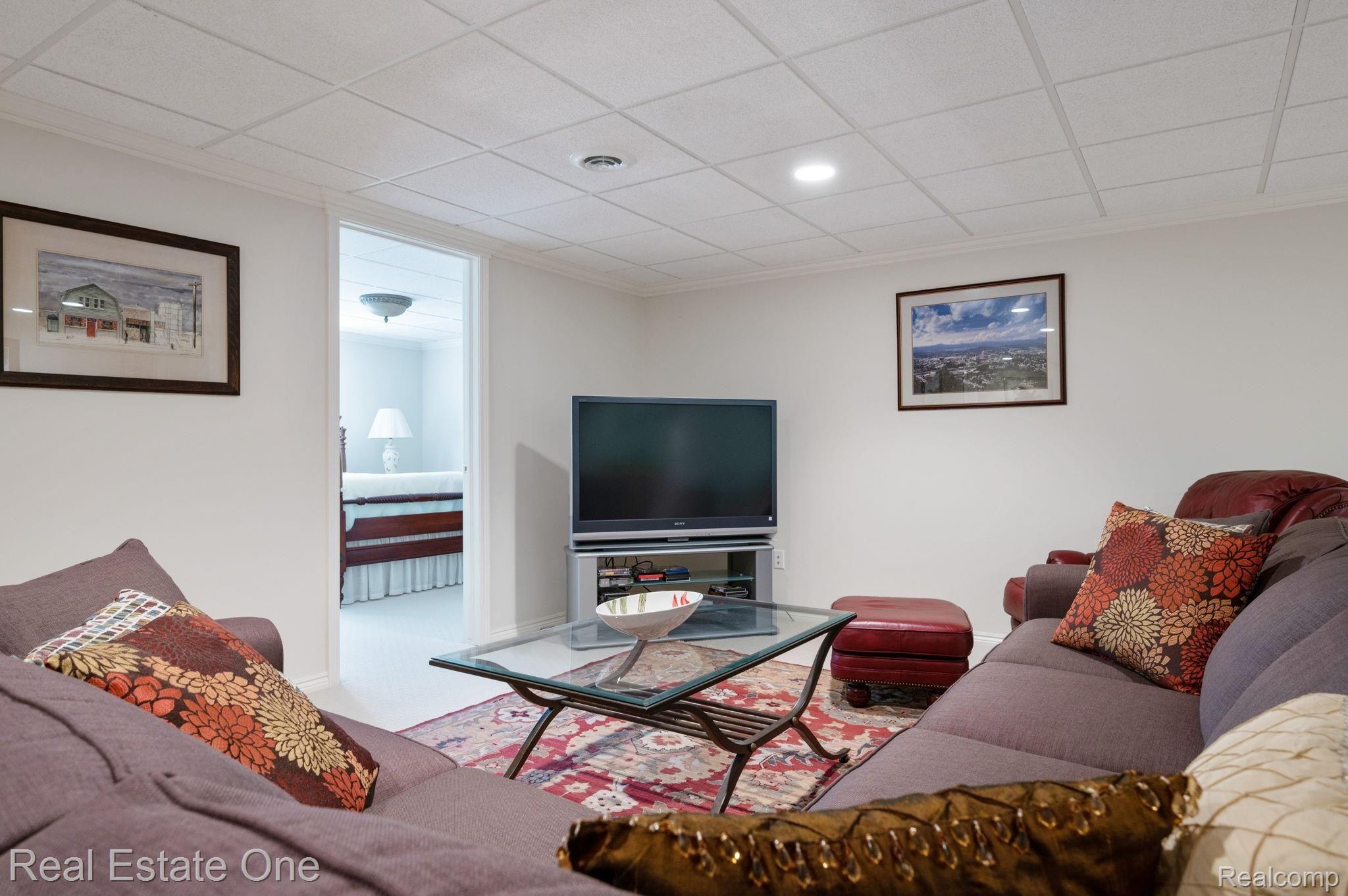 5144 Brecon Court Rochester, MI 48306 - Photo 28 of 51 32-web-or-mls-5144-Brecon-Ct-26.jpg
