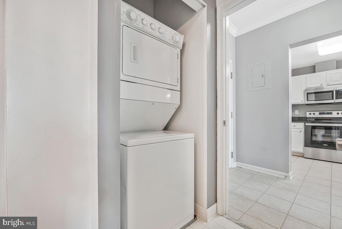 23 Pierside Drive, Unit 129 Baltimore, MD 21230 - Photo 12 of 19 a utility room with dryer and washer