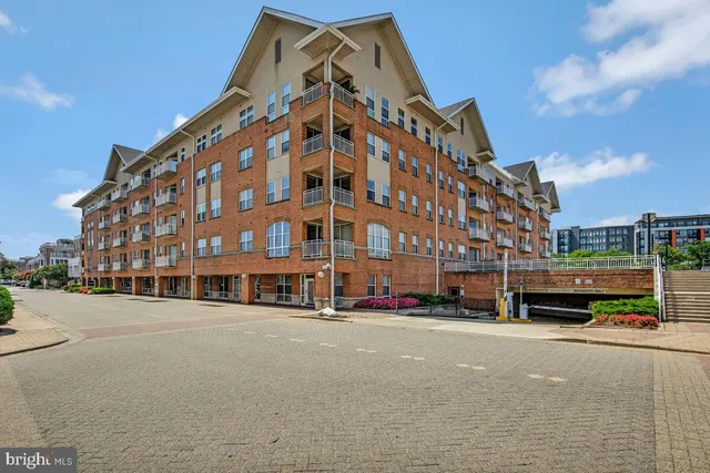 $179,000 | 23 Pierside Drive, Unit 129, Baltimore, MD 21230