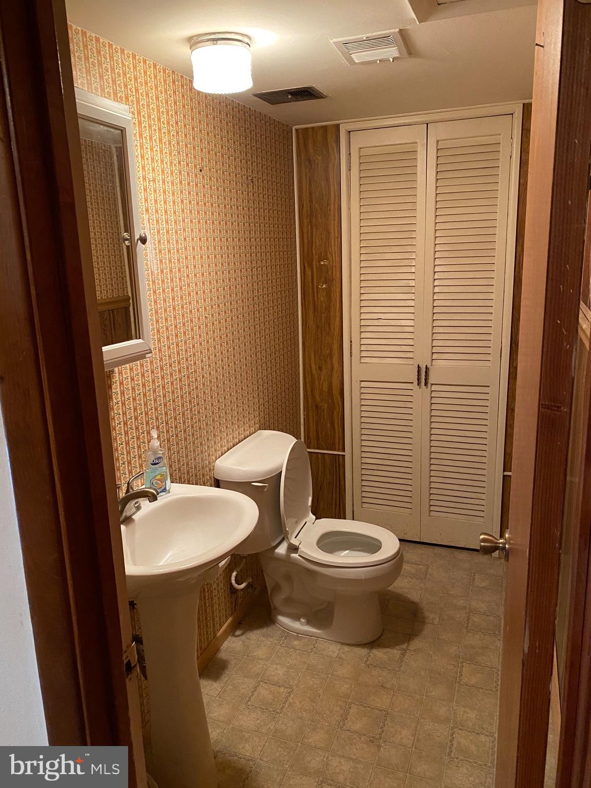5701 Westgate Road Lanham, MD 20706 - Photo 3 of 14 Basement powder room