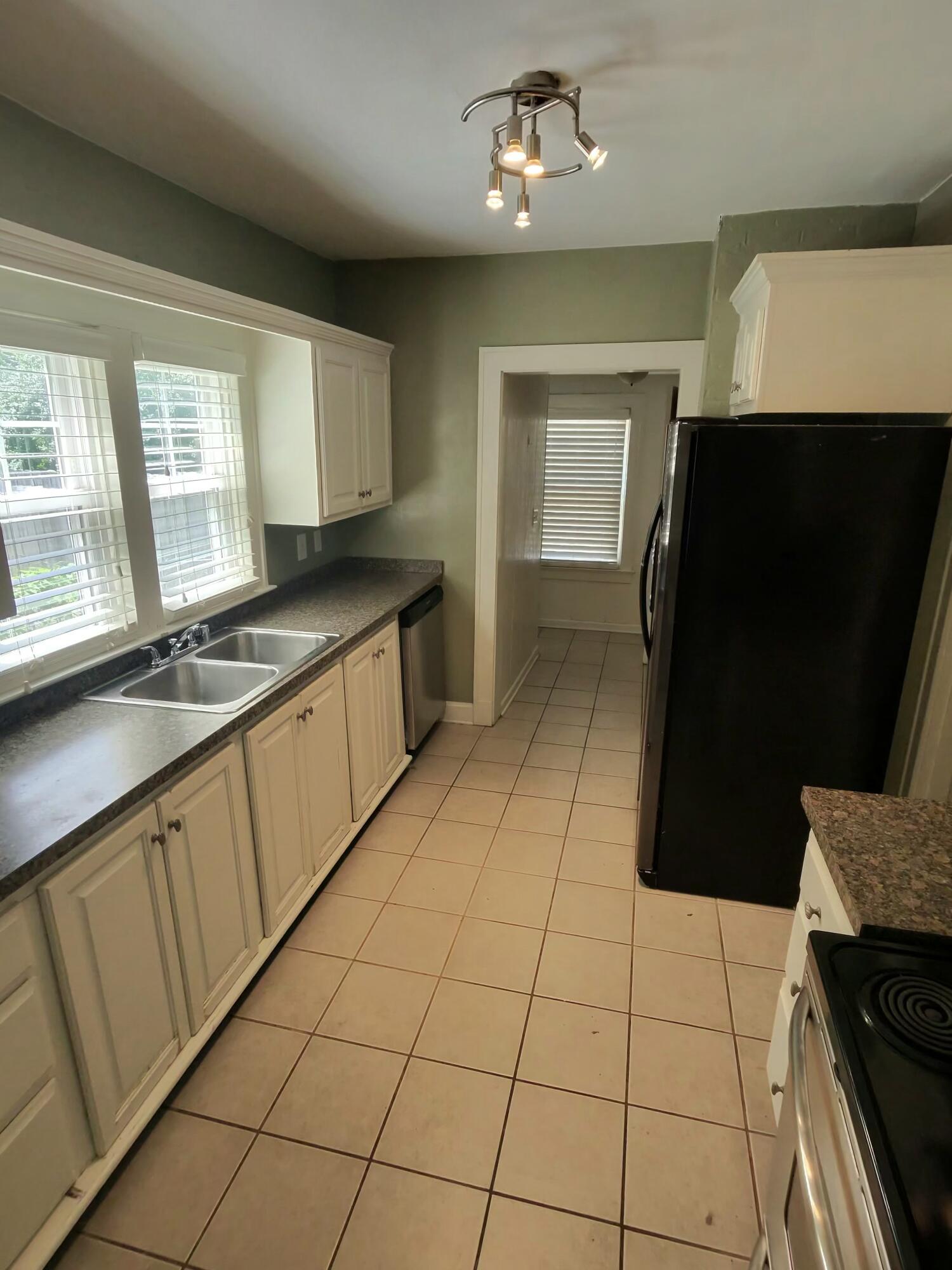 1134 Liberty Road Lexington, KY 40505 - Photo 9 of 19 File Aug 18 2025, 8 32 31 PM (10)