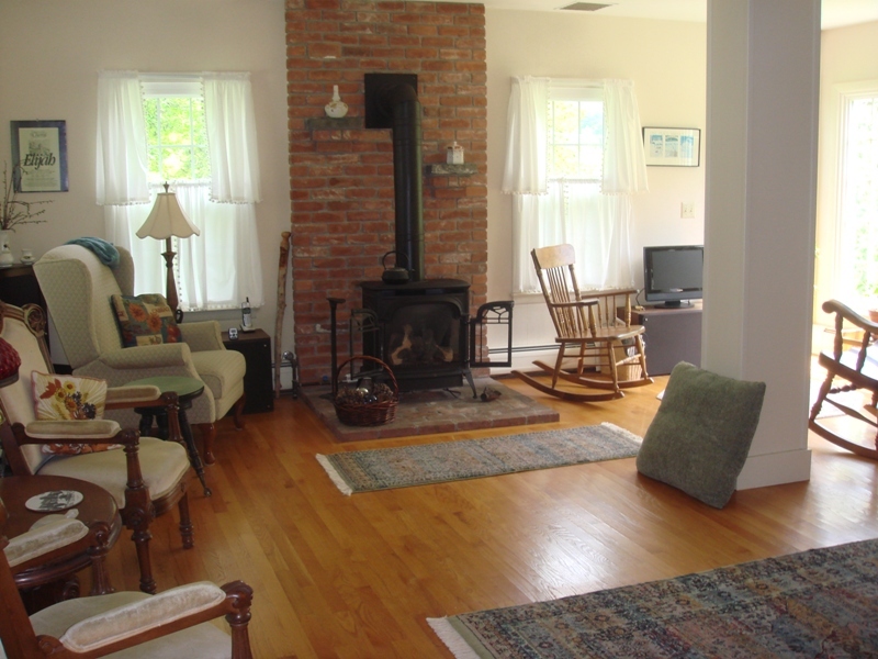 337 Luce Road Williamstown, MA 01267 - Photo 2 of 9 Living room