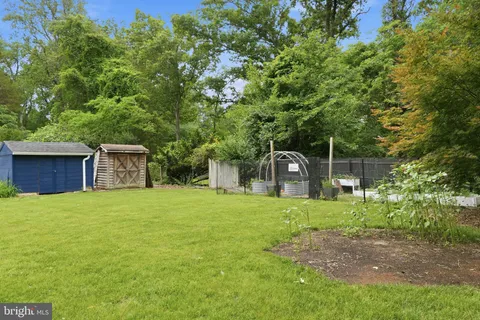 $900,000 | 3322 Holloman Road, Falls Church, VA 22042