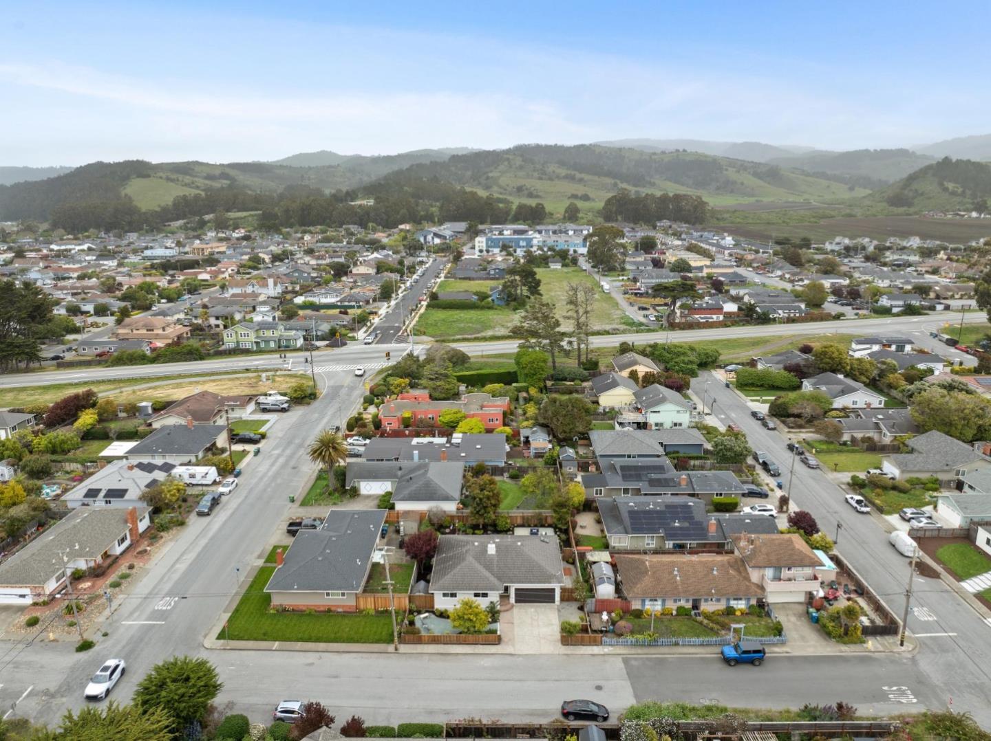 907 3rd Avenue Half Moon Bay, CA 94019 - Photo 31 of 37 an aerial view of residential houses with outdoor space