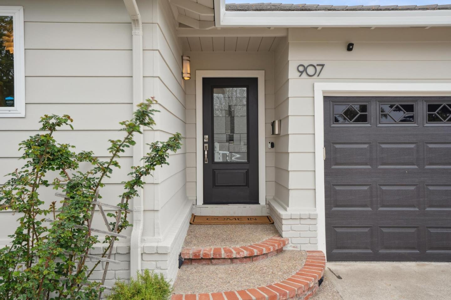 907 3rd Avenue Half Moon Bay, CA 94019 - Photo 6 of 37 a view of house entrance