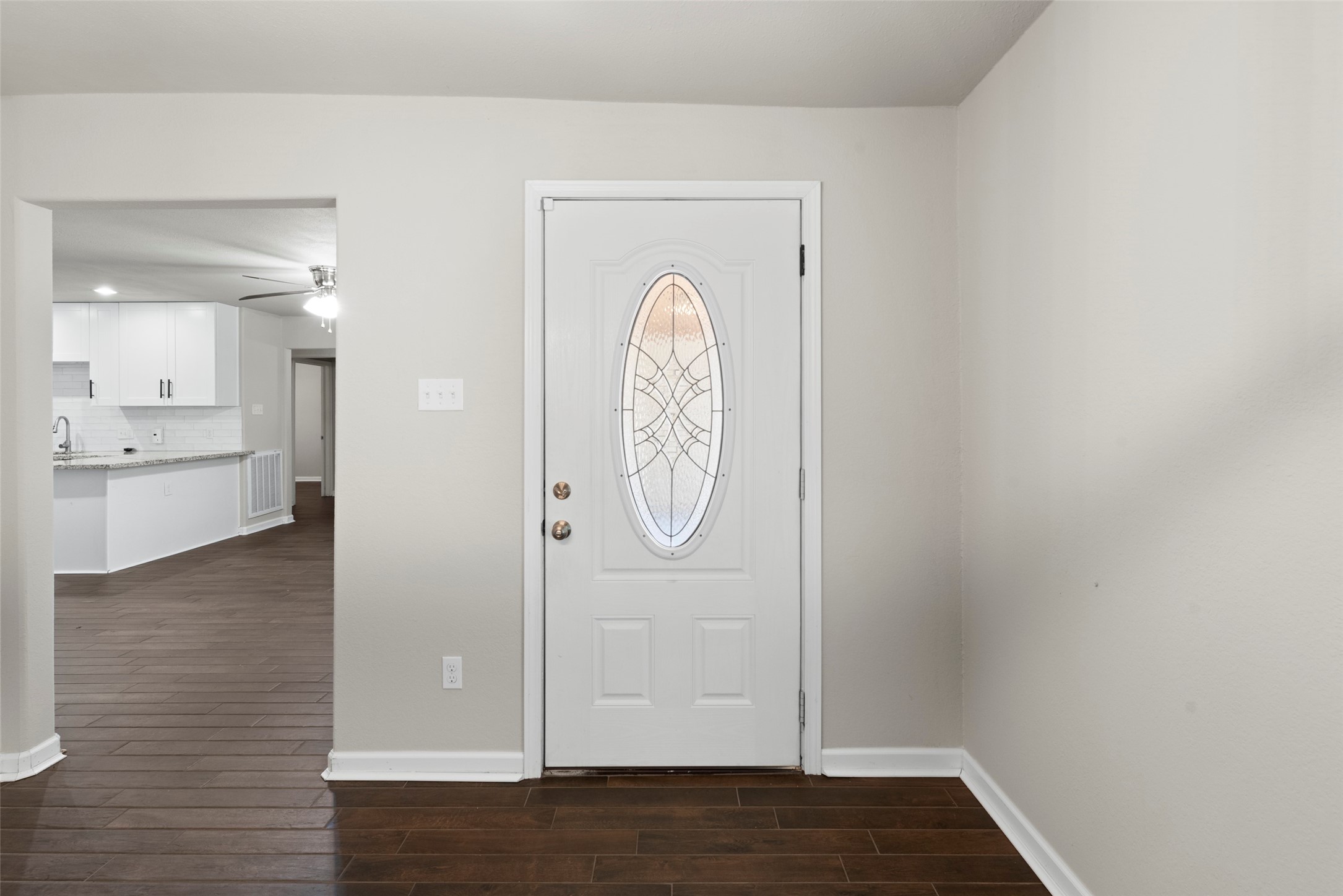 709 East 41st Street Houston, TX 77022 - Photo 5 of 25