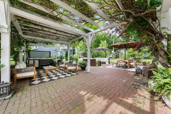 $1,980,000 | N69W6507 Bridge Road, Cedarburg, WI 53012