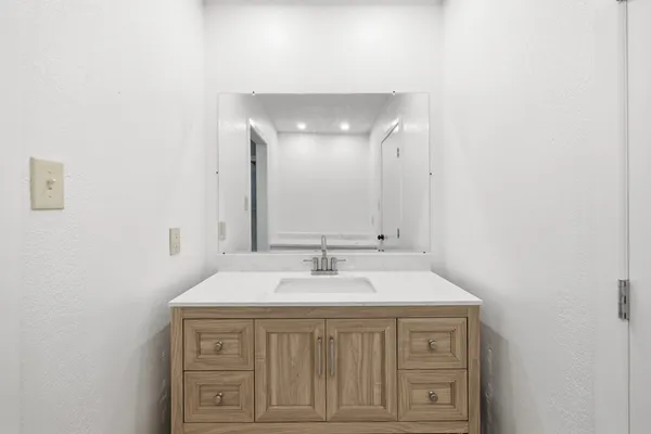 $2,100 | 301 Manor Drive, Kerrville, TX 78028