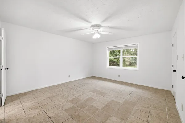 $2,100 | 301 Manor Drive, Kerrville, TX 78028