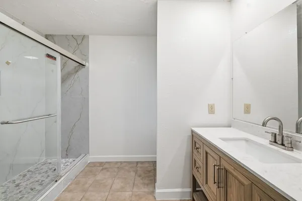 $2,100 | 301 Manor Drive, Kerrville, TX 78028