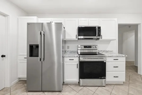 $2,100 | 301 Manor Drive, Kerrville, TX 78028