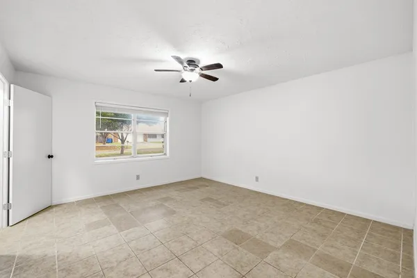 $2,100 | 301 Manor Drive, Kerrville, TX 78028