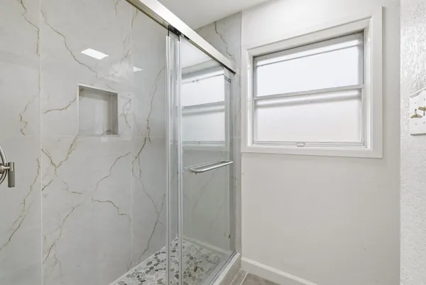 $2,100 | 301 Manor Drive, Kerrville, TX 78028