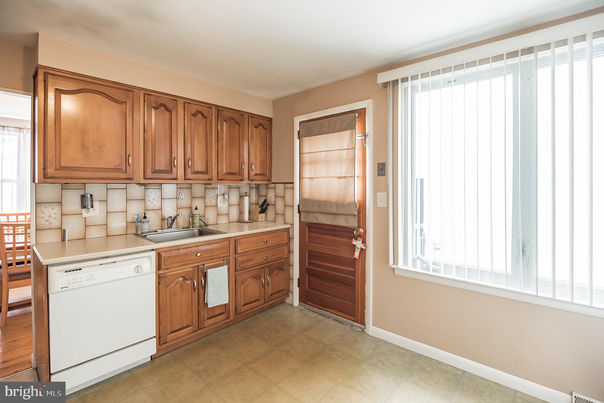9703 Glenhope Road Philadelphia, PA 19115 - Photo 11 of 30 Gallery Image 11