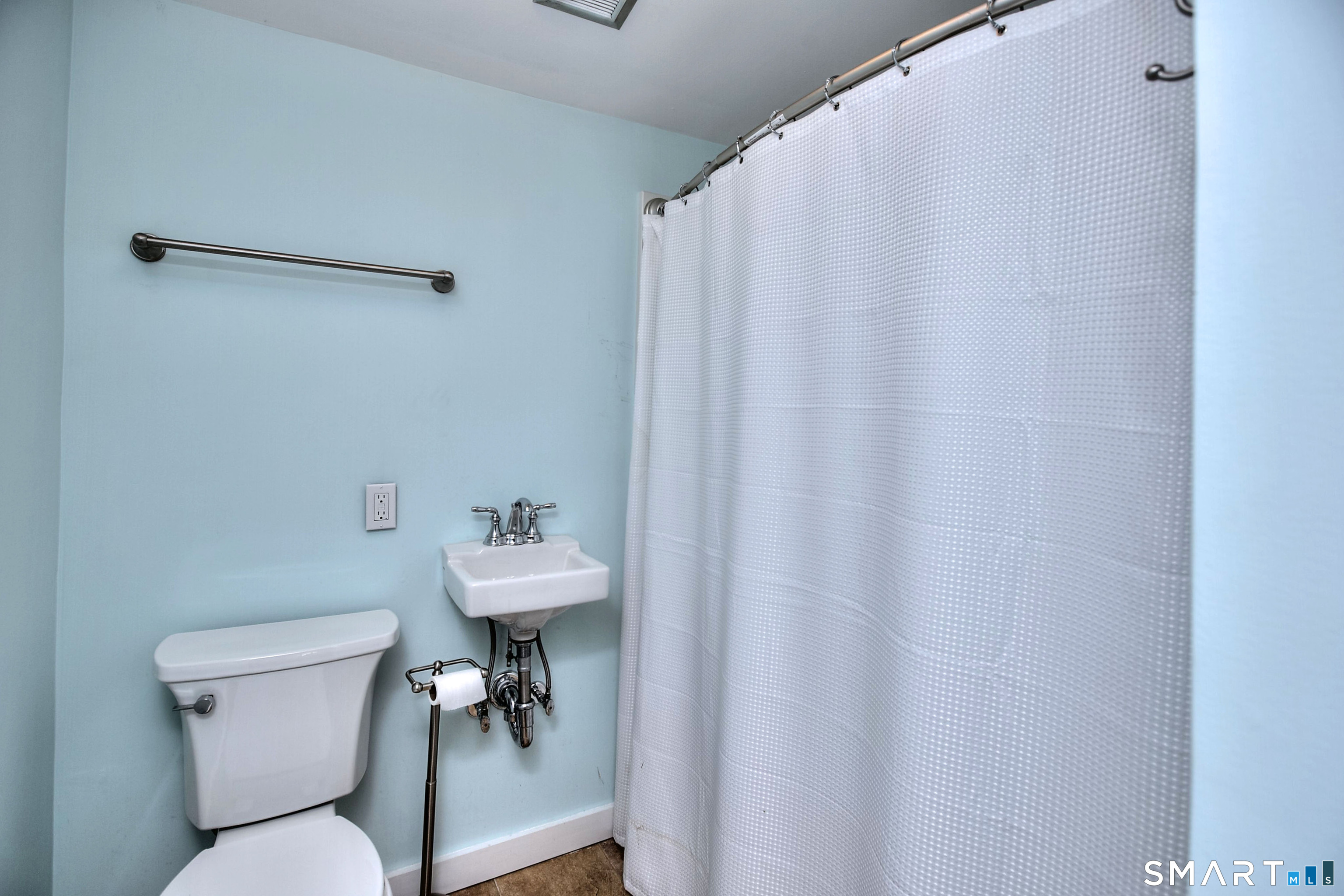 533 North Benson Road Fairfield, CT 06824 - Photo 25 of 40