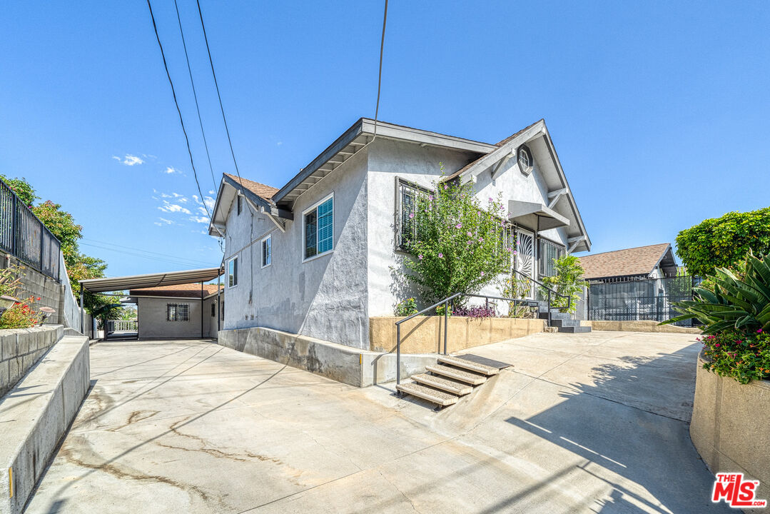 117 South Virgil Avenue Los Angeles, CA 90004 - Photo 27 of 33 a view of a house with wooden fence