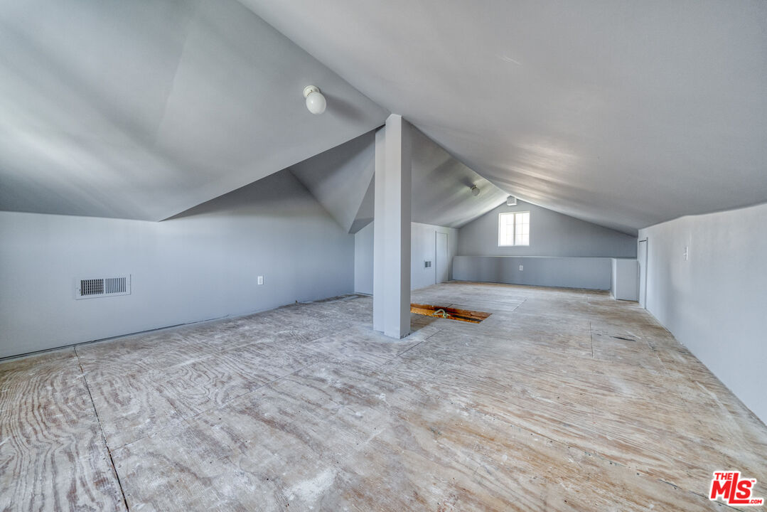 117 South Virgil Avenue Los Angeles, CA 90004 - Photo 30 of 33 a view of a empty room