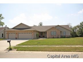 525 Parkview Drive Rochester, IL 62563 - Photo 1 of 16 Gallery Image 1