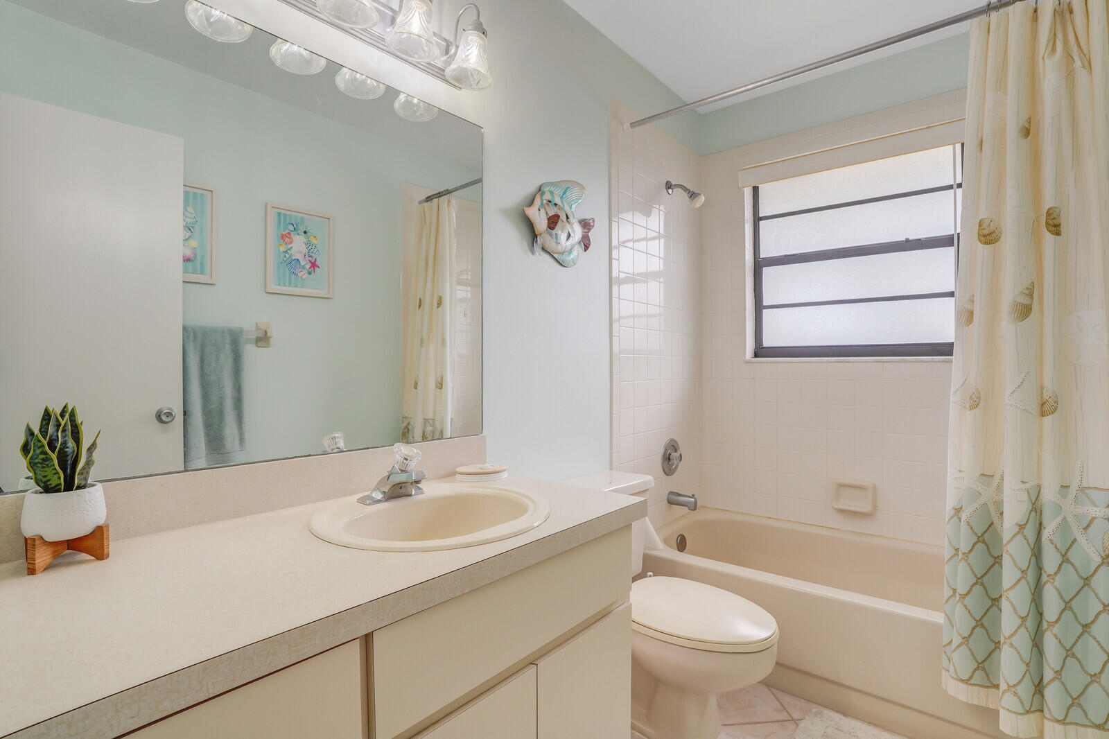 8020 Southeast Villa Circle Hobe Sound, FL 33455 - Photo 14 of 19 a bathroom with a sink a toilet and a bathtub