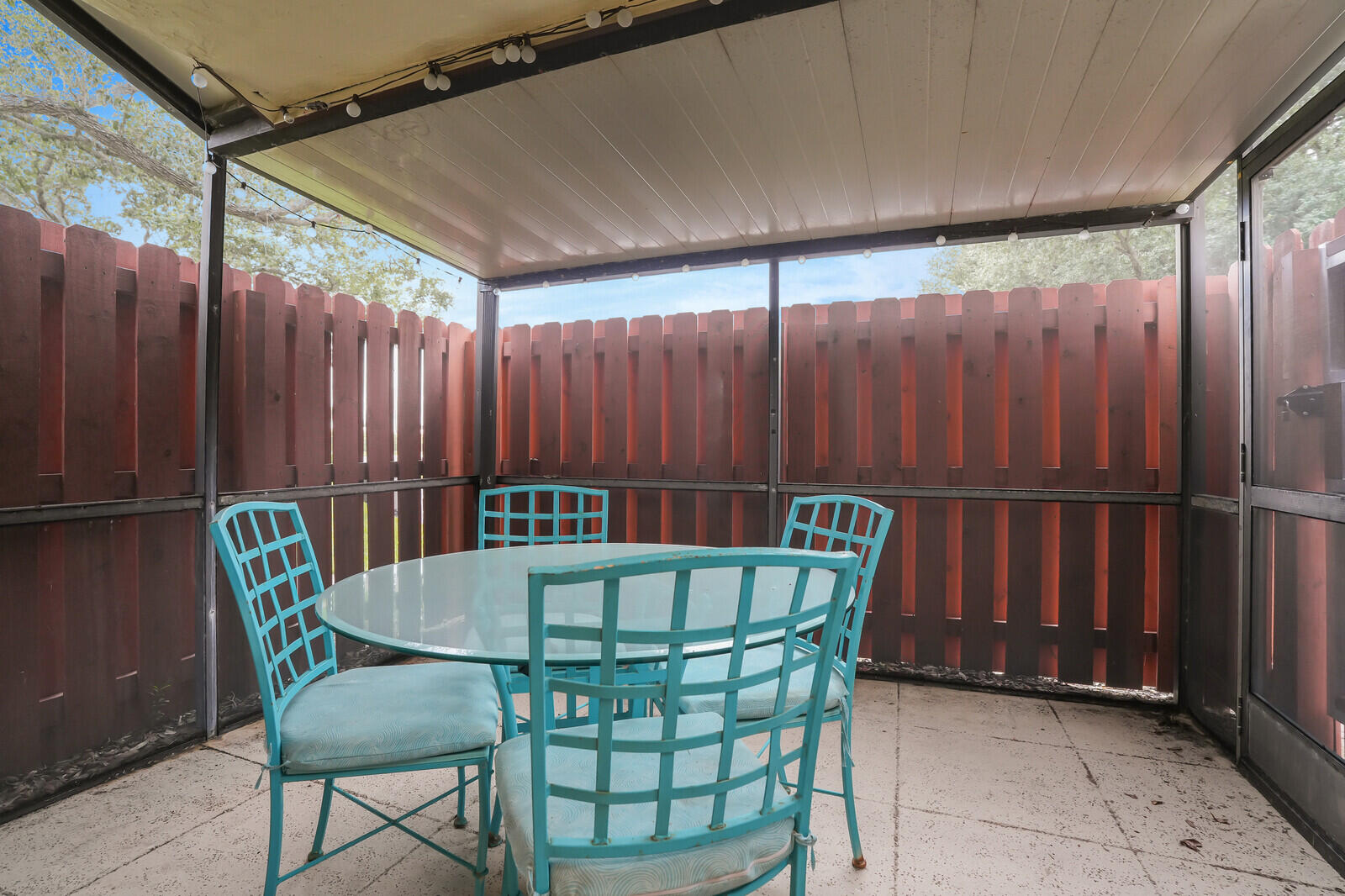 8020 Southeast Villa Circle Hobe Sound, FL 33455 - Photo 19 of 19 a table and chairs in a patio