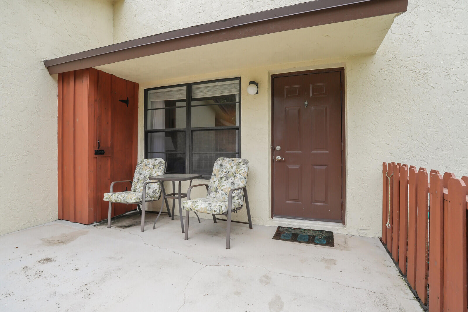 8020 Southeast Villa Circle Hobe Sound, FL 33455 - Photo 4 of 19