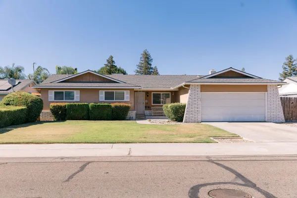 $369,900 | 2704 West Dorothea Avenue, Visalia, CA 93277