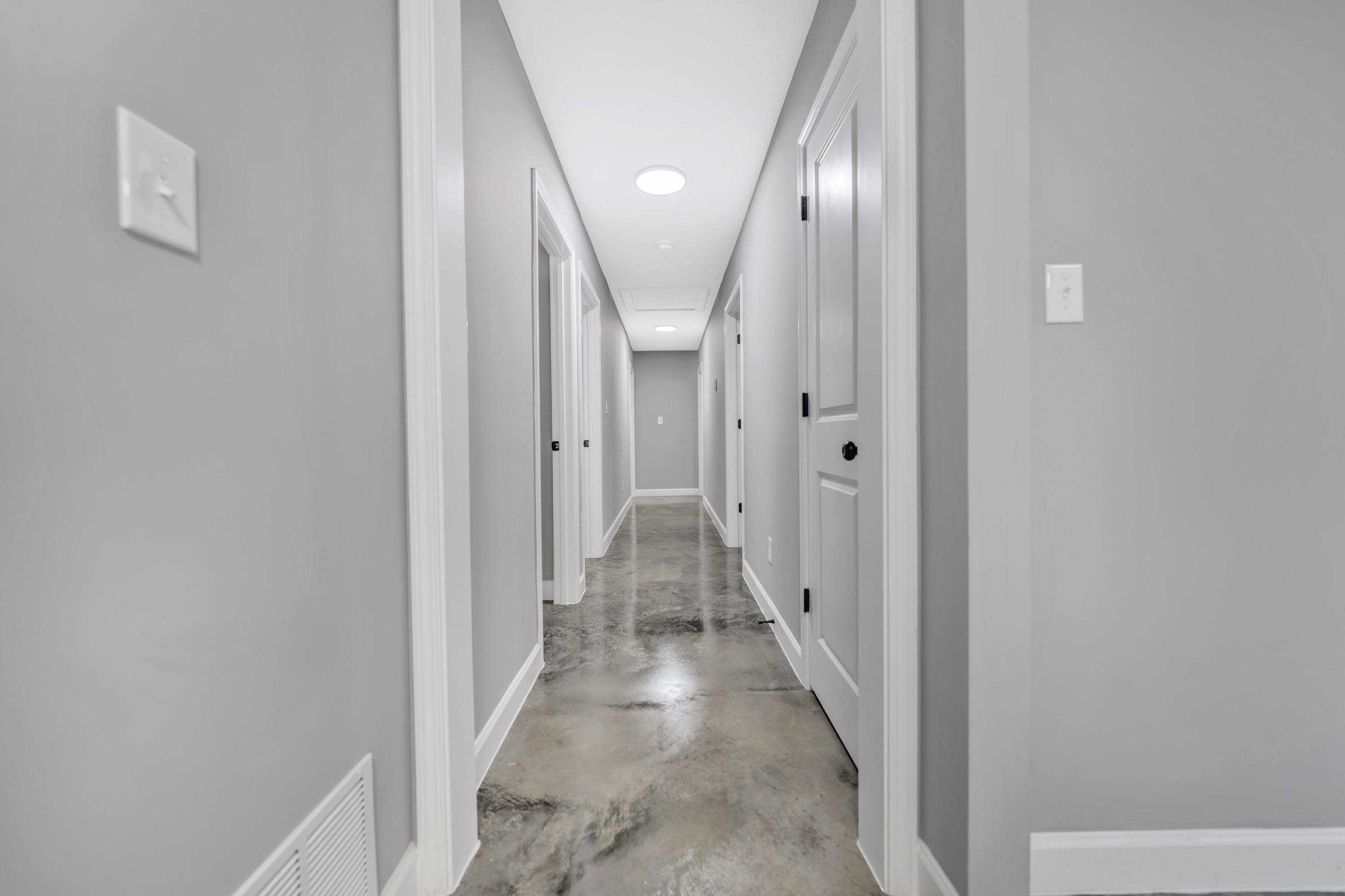 718 Hazelwood Road Memphis, TN 38109 - Photo 7 of 11 a view of a hallway