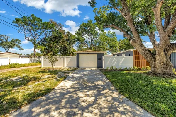 $3,000 | 450 47th Street South, St. Petersburg, FL 33711