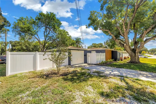 $2,950 | 450 47th Street South, St. Petersburg, FL 33711