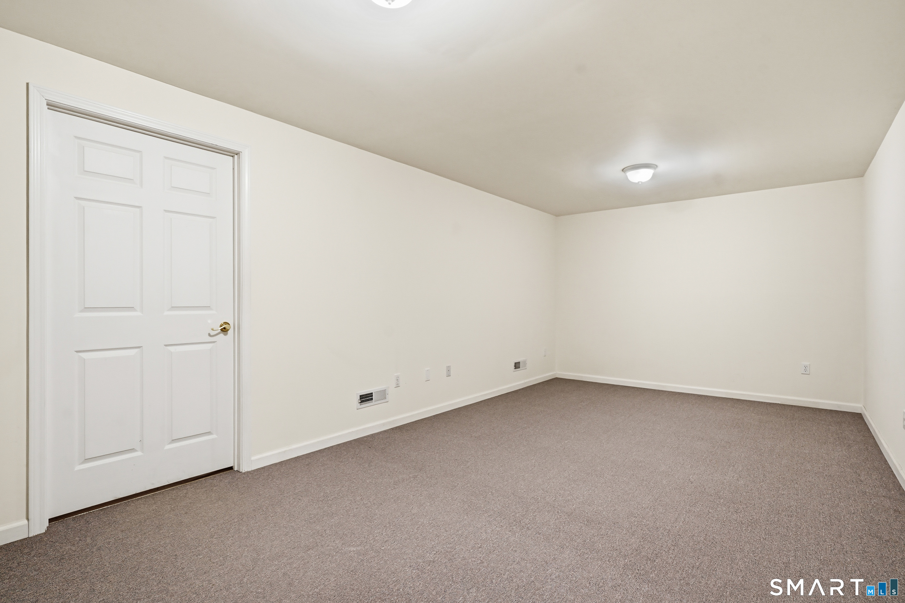 31 St George Place, Unit 31 Newtown, CT 06482 - Photo 25 of 30 an empty room with white door