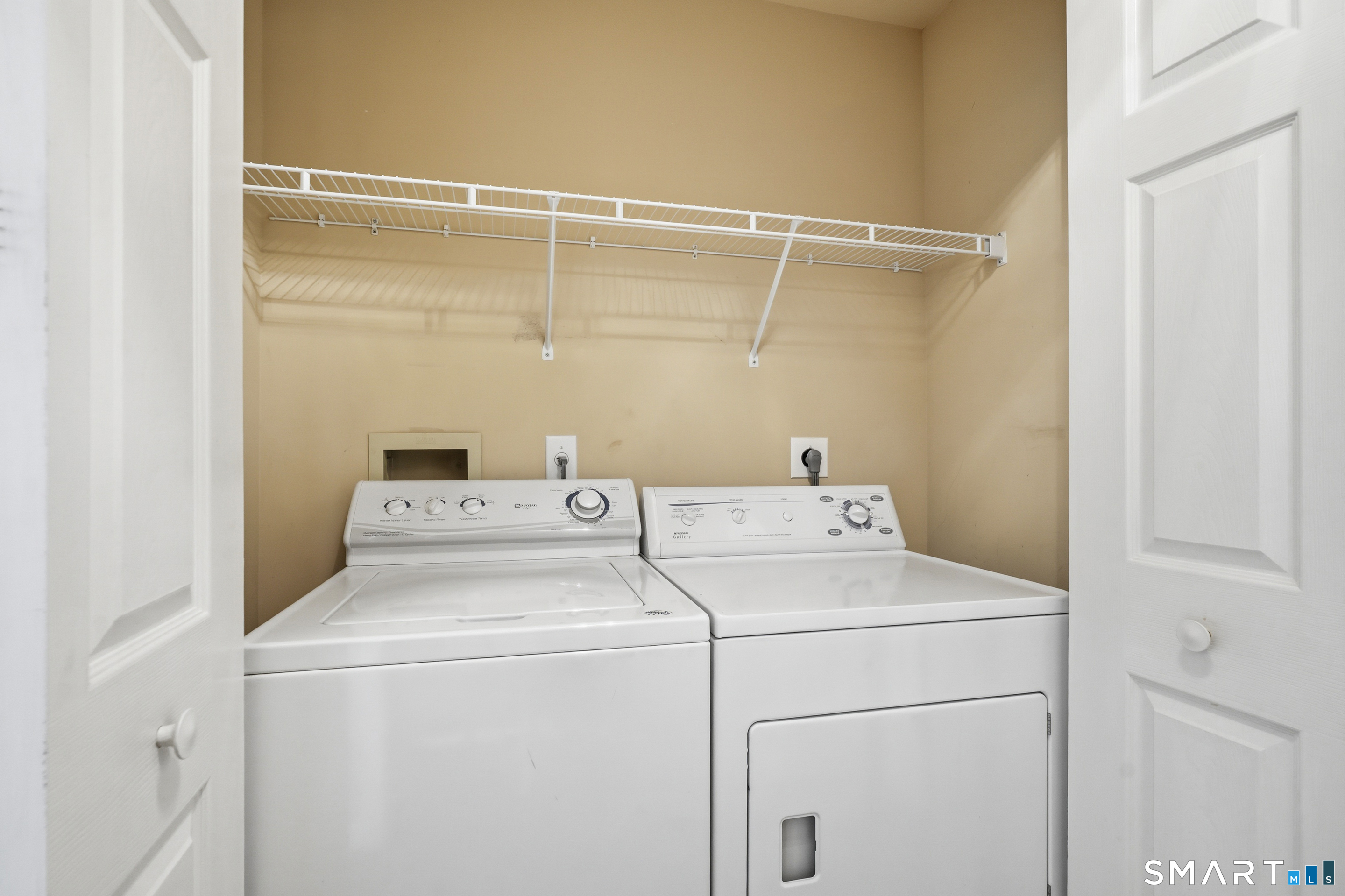 31 St George Place, Unit 31 Newtown, CT 06482 - Photo 27 of 30 a utility room with dryer and washer