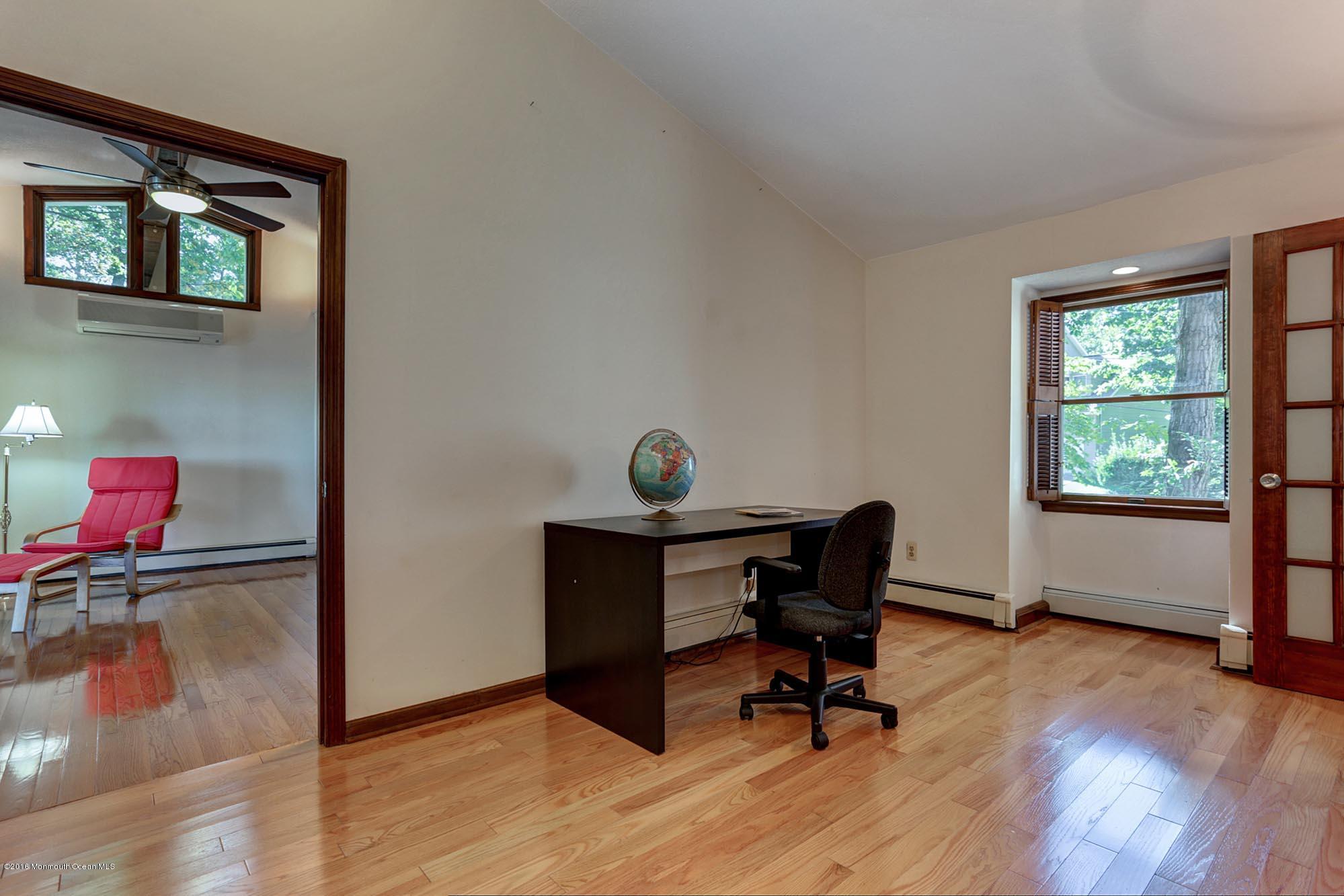 6 Belvidere Road Atlantic Highlands, NJ 07716 - Photo 33 of 55 Master sitting room