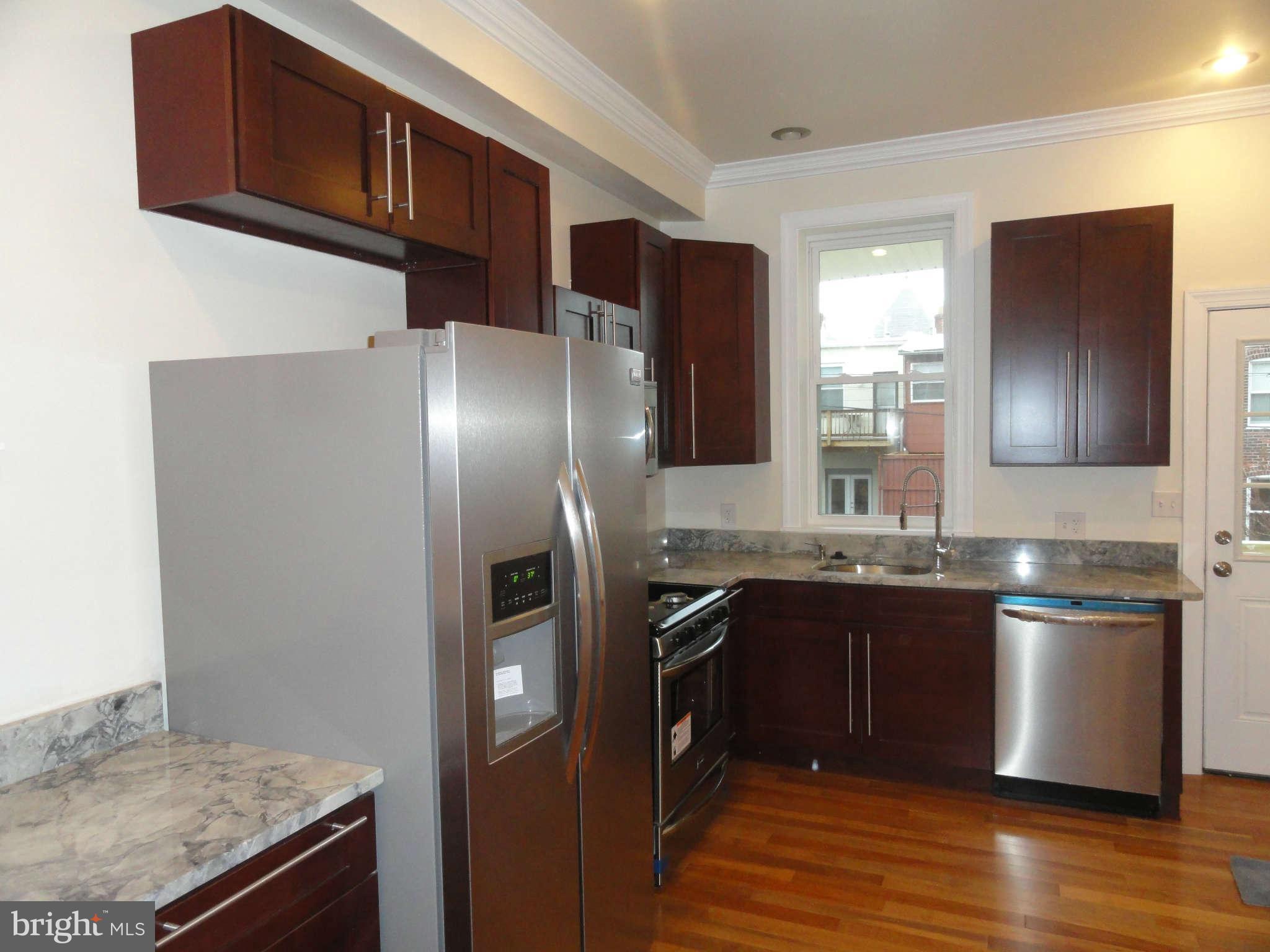 27 R Street Northeast Washington, DC 20002 - Photo 9 of 30 Stainless Steel, Hardwood Floors, Granite Counters