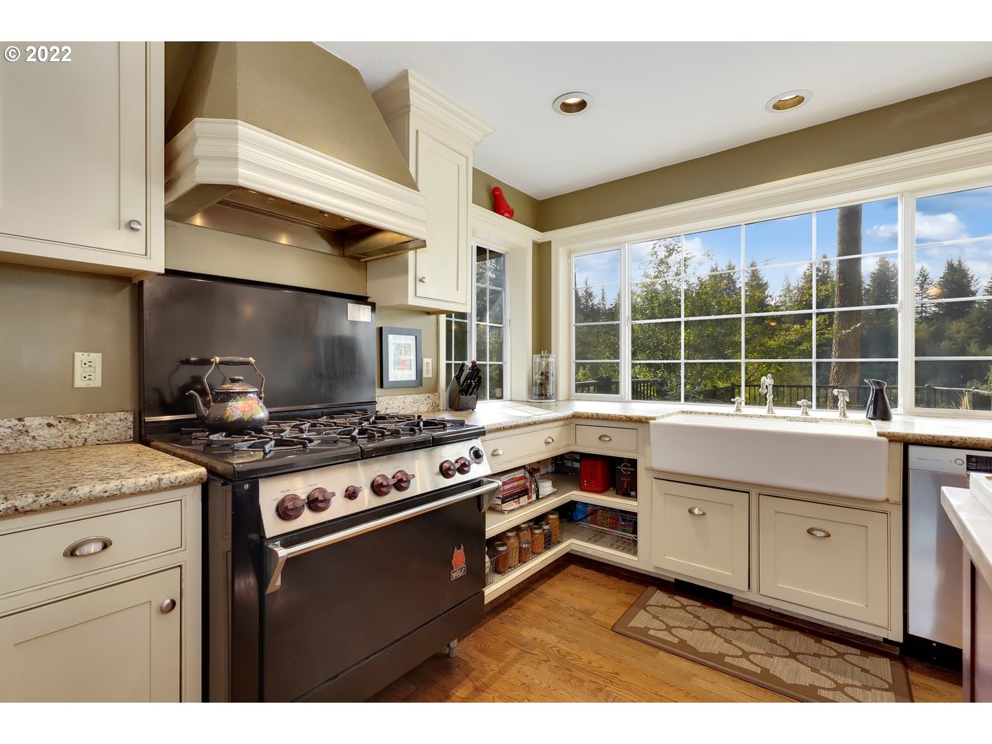 27507 Northeast 42nd Circle Camas, WA 98607 - Photo 9 of 30 a kitchen with a stove and a sink