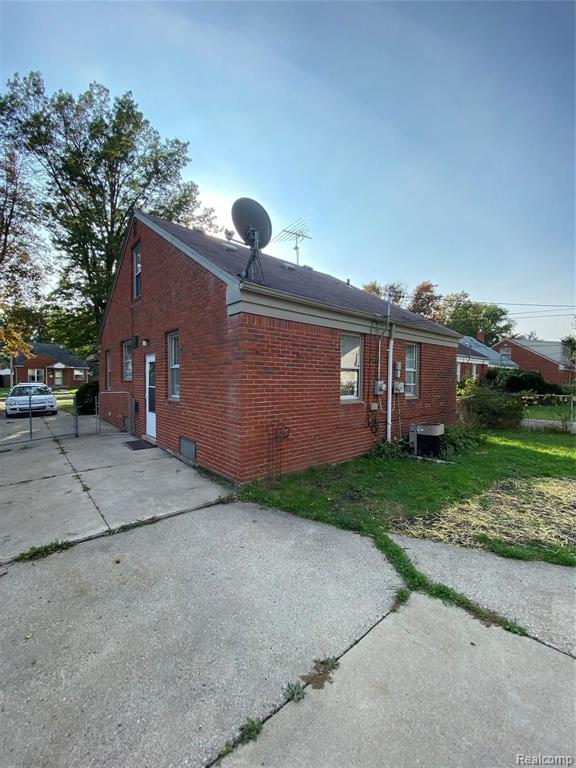 21325 Newcastle Road Harper Woods, MI 48225 - Photo 22 of 23