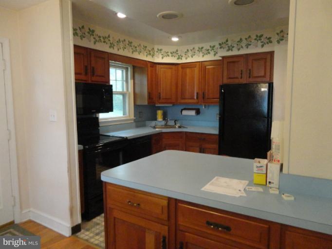 17 Beechwood Road Arnold, MD 21012 - Photo 2 of 15 Kitchen
