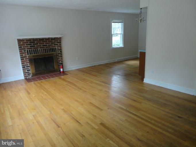 17 Beechwood Road Arnold, MD 21012 - Photo 10 of 15 Living Room