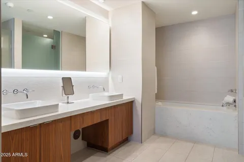 $1,250,000 | 5455 East Lincoln Drive, Unit 2009, Paradise Valley, AZ 85253